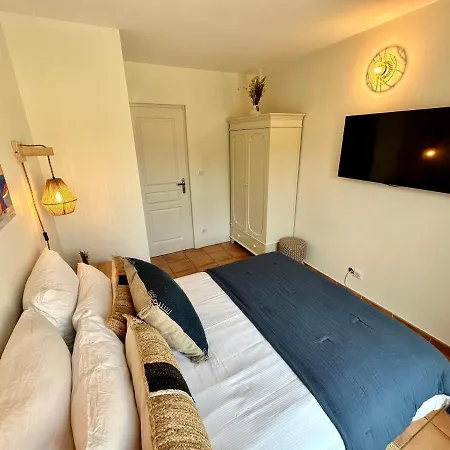 Vila Julien, Prox Saint-tropez