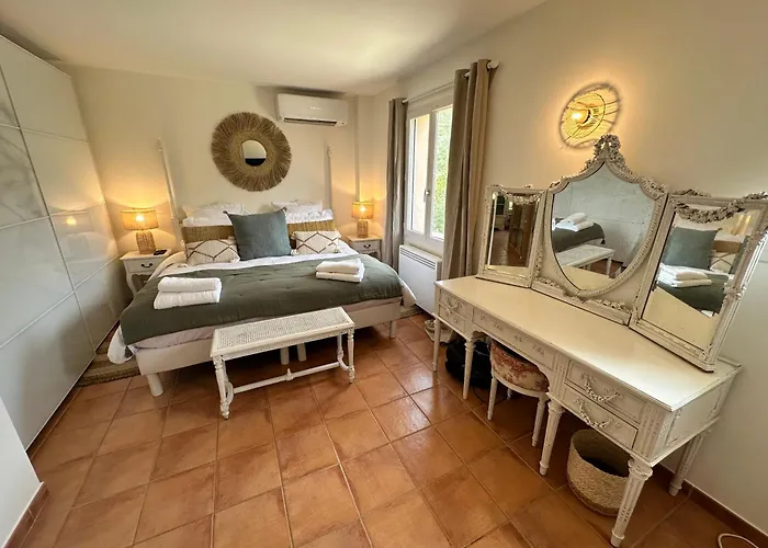 Julien, Prox Saint-tropez ガッサン